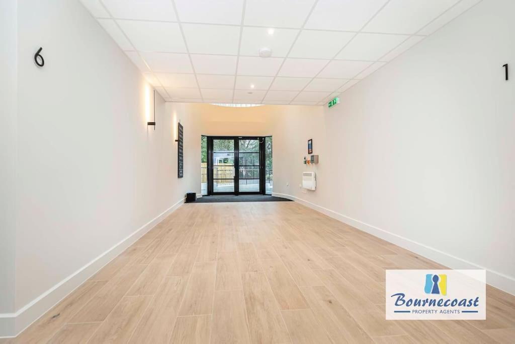 Bournecoast - Brand New Clifftop With Balcony - Fm9574