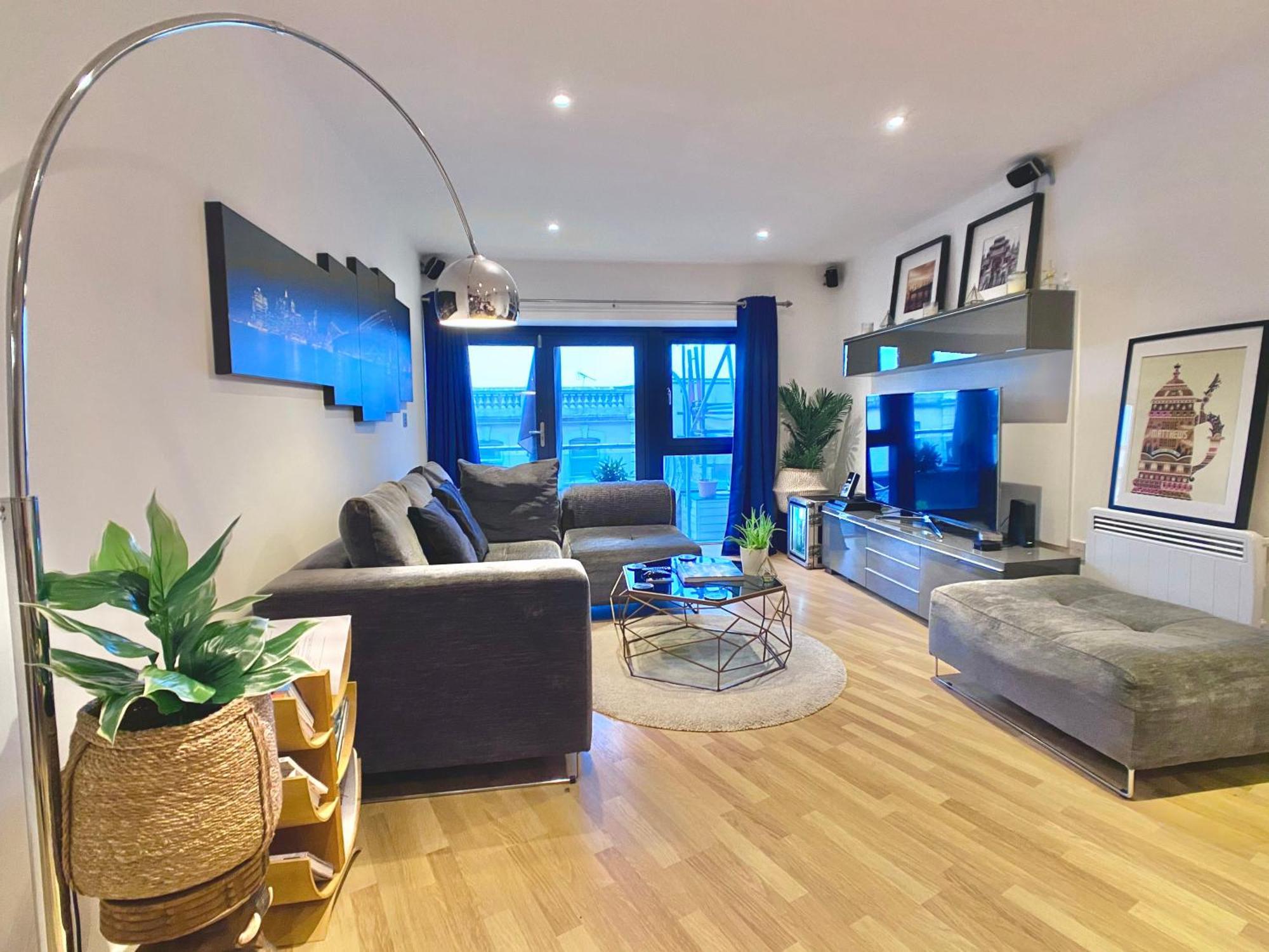 Homestay Modern, Spacious Flat In The Heart Of Bournemouth.