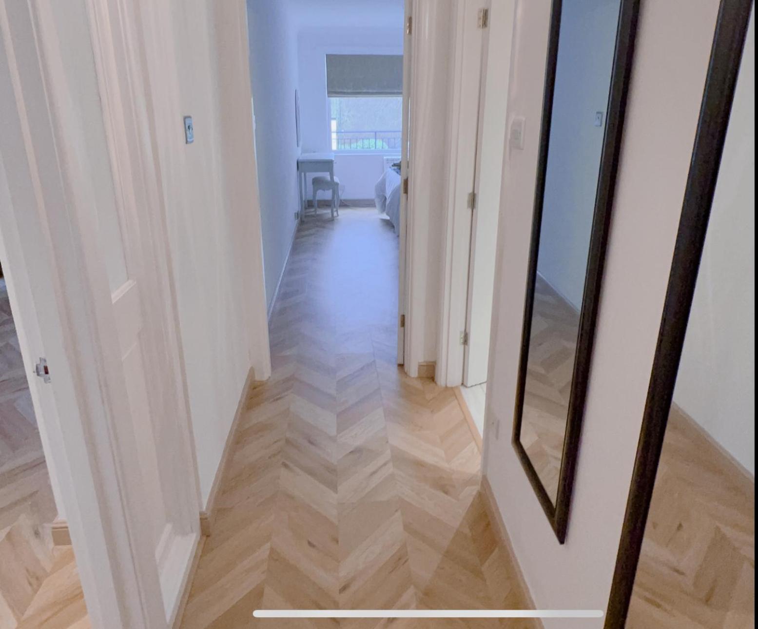 Beautiful 3 Bedroom In Apartment *