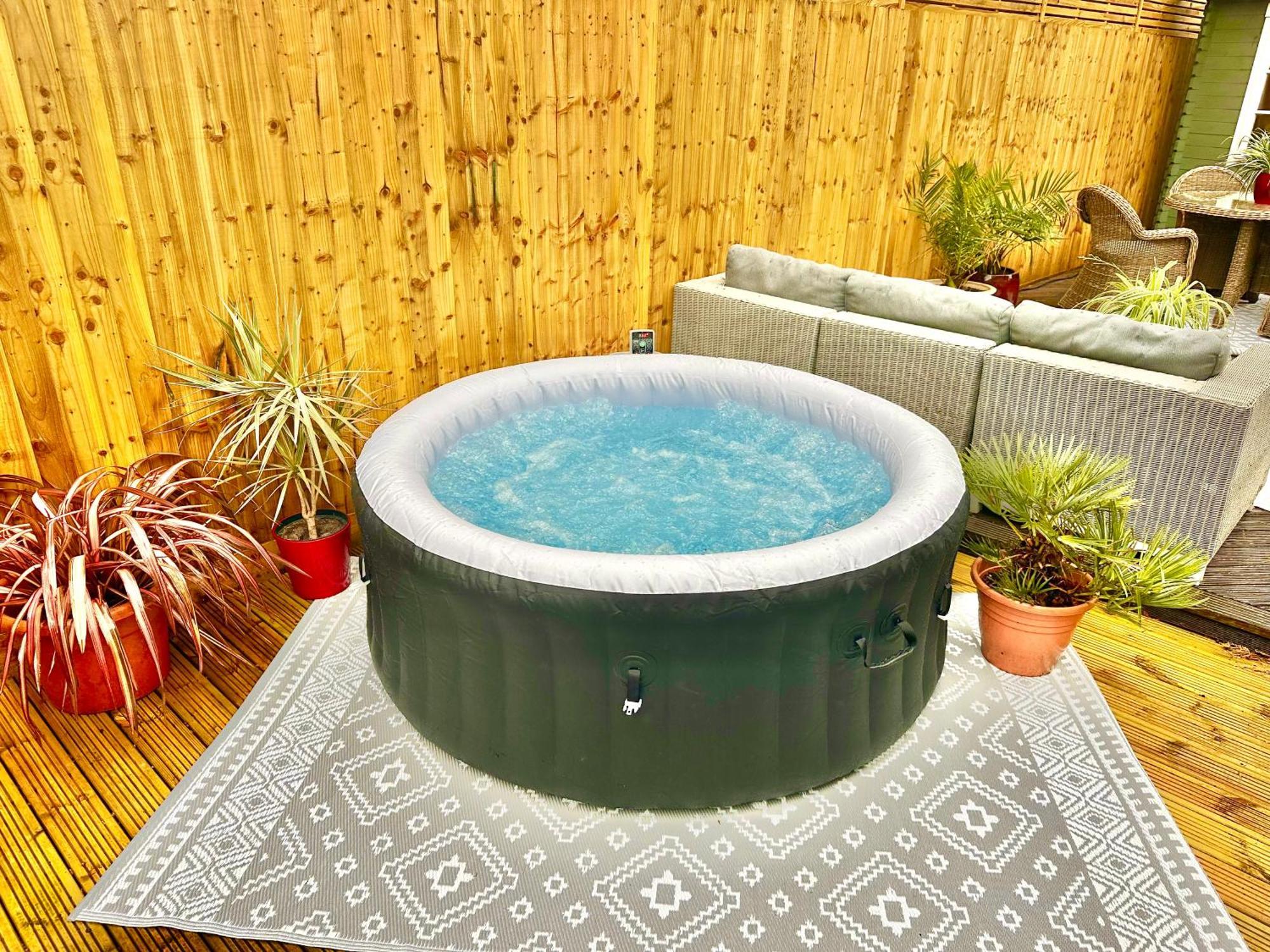 Large Family With Hot Tub - Sky Sports - Water Bed - Free Parking Holiday home Bournemouth