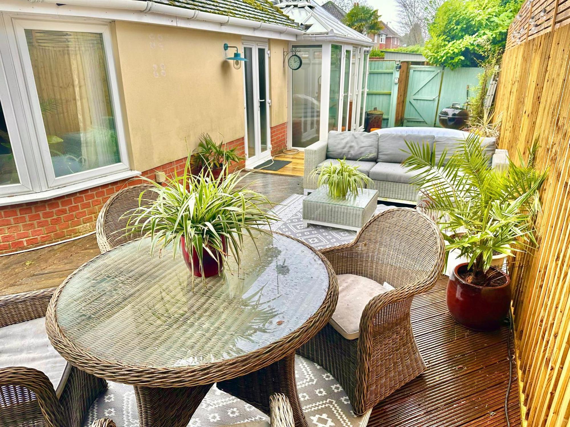 Large Family With Hot Tub - Sky Sports - Water Bed - Free Parking Holiday home Bournemouth