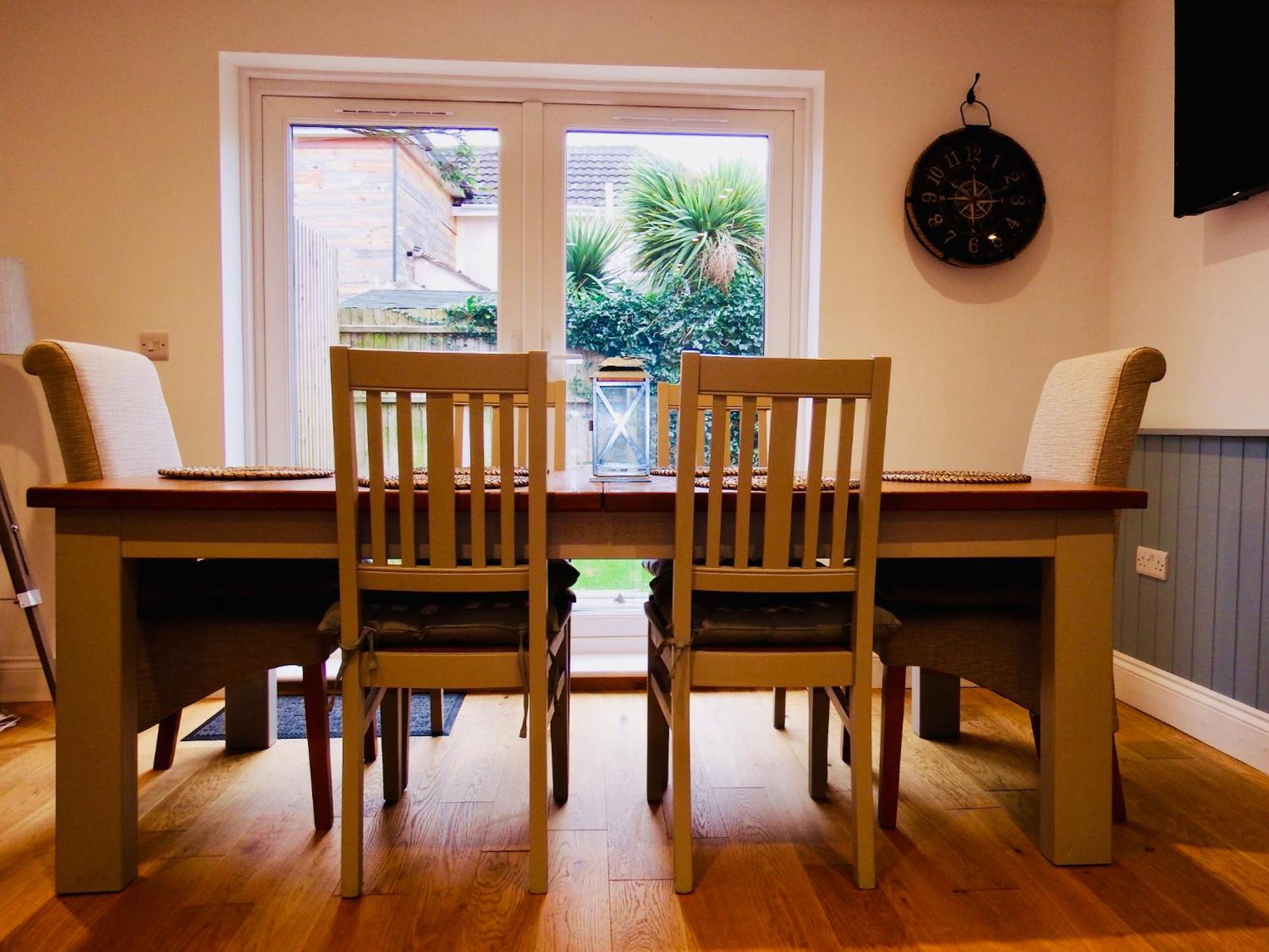 Newly Renovated 3 Bedroom Victorian Detached House Holiday home *
