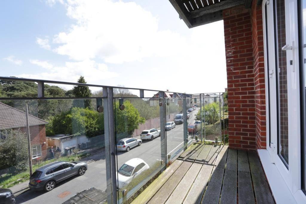 Apartment Bournecoast: Modern Flat-balcony-parking-fm6326 Bournemouth