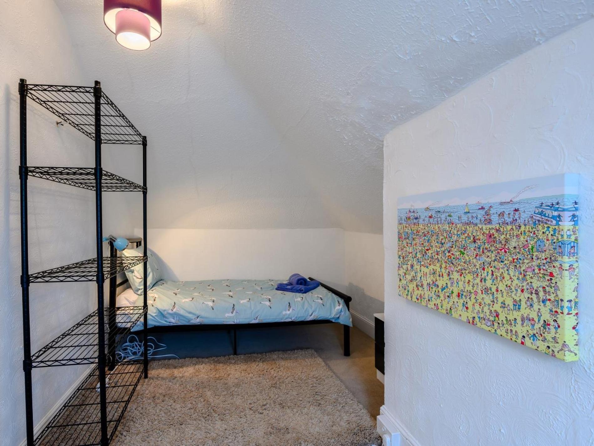 4 Bed In 78807 Bournemouth