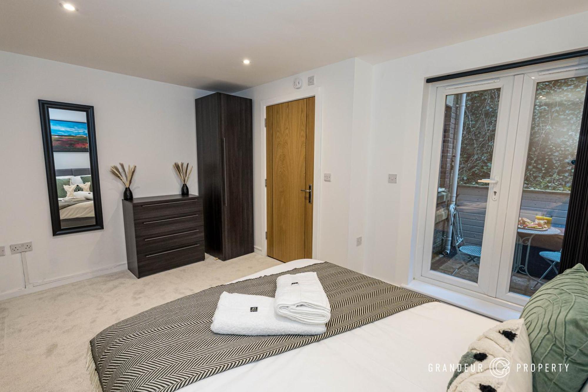 The Hideaway By Grandeur Apartment *