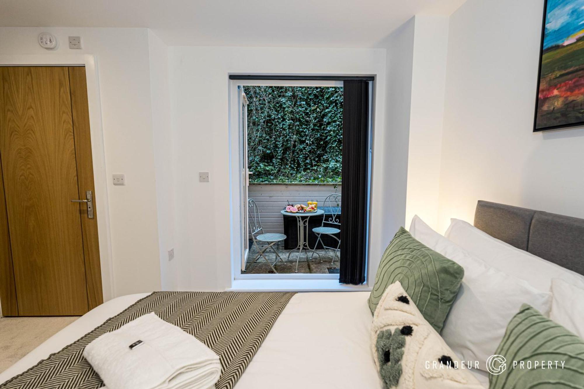The Hideaway By Grandeur Apartment *