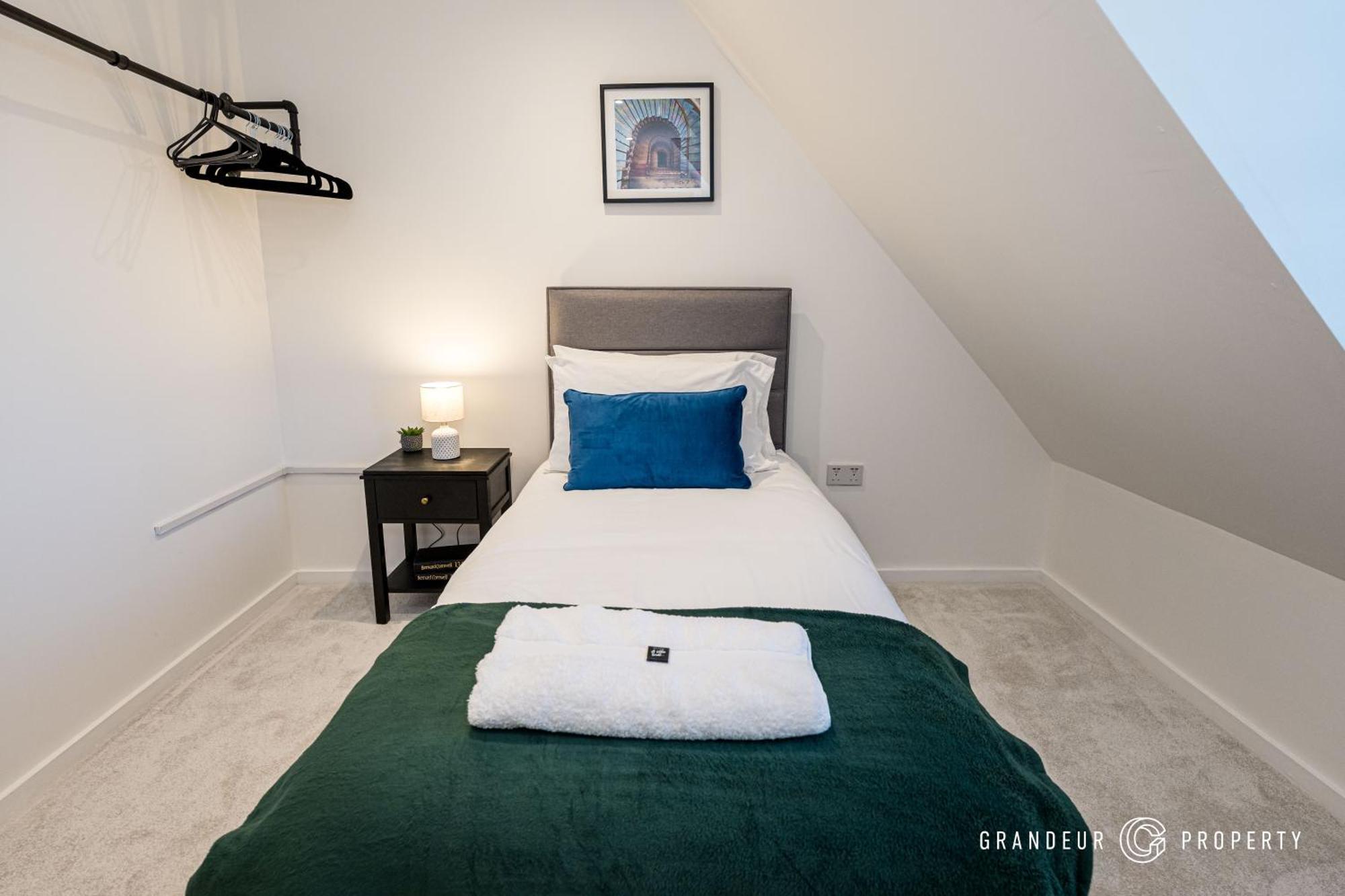 The Hideaway By Grandeur Apartment *