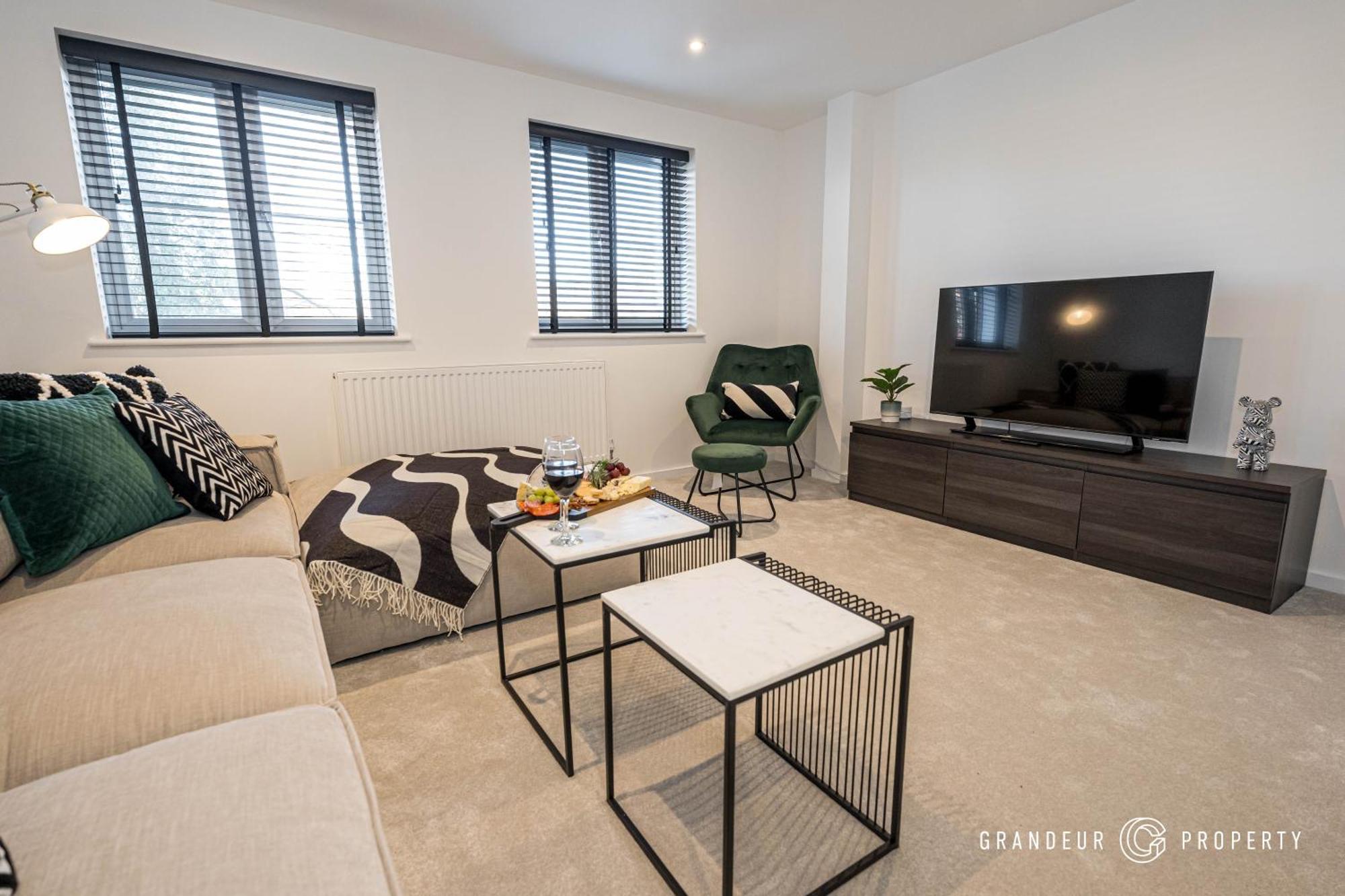 The Hideaway By Grandeur Apartment *