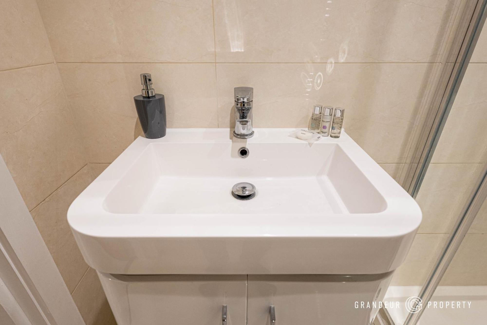 The Hideaway By Grandeur Apartment Bournemouth
