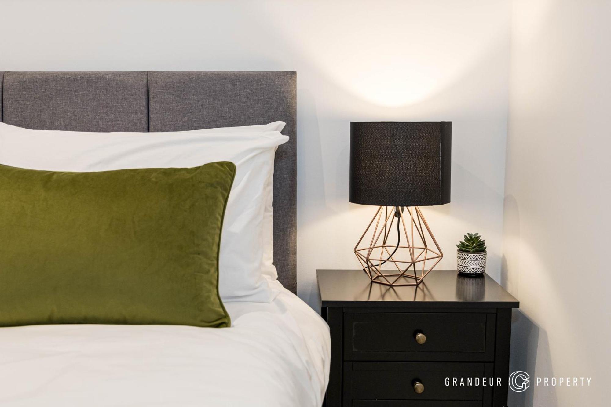 The Hideaway By Grandeur Apartment