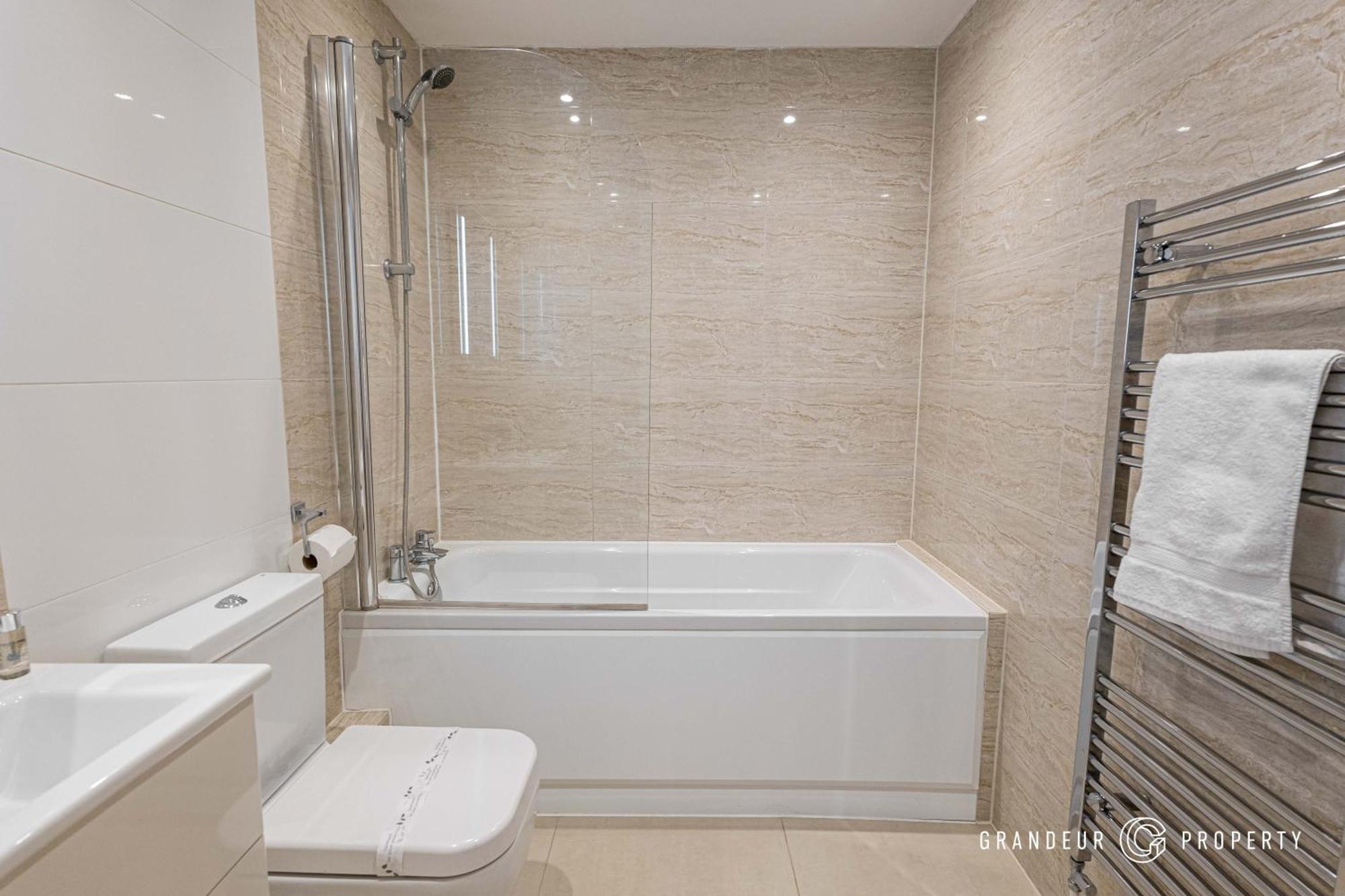 The Hideaway By Grandeur Apartment *