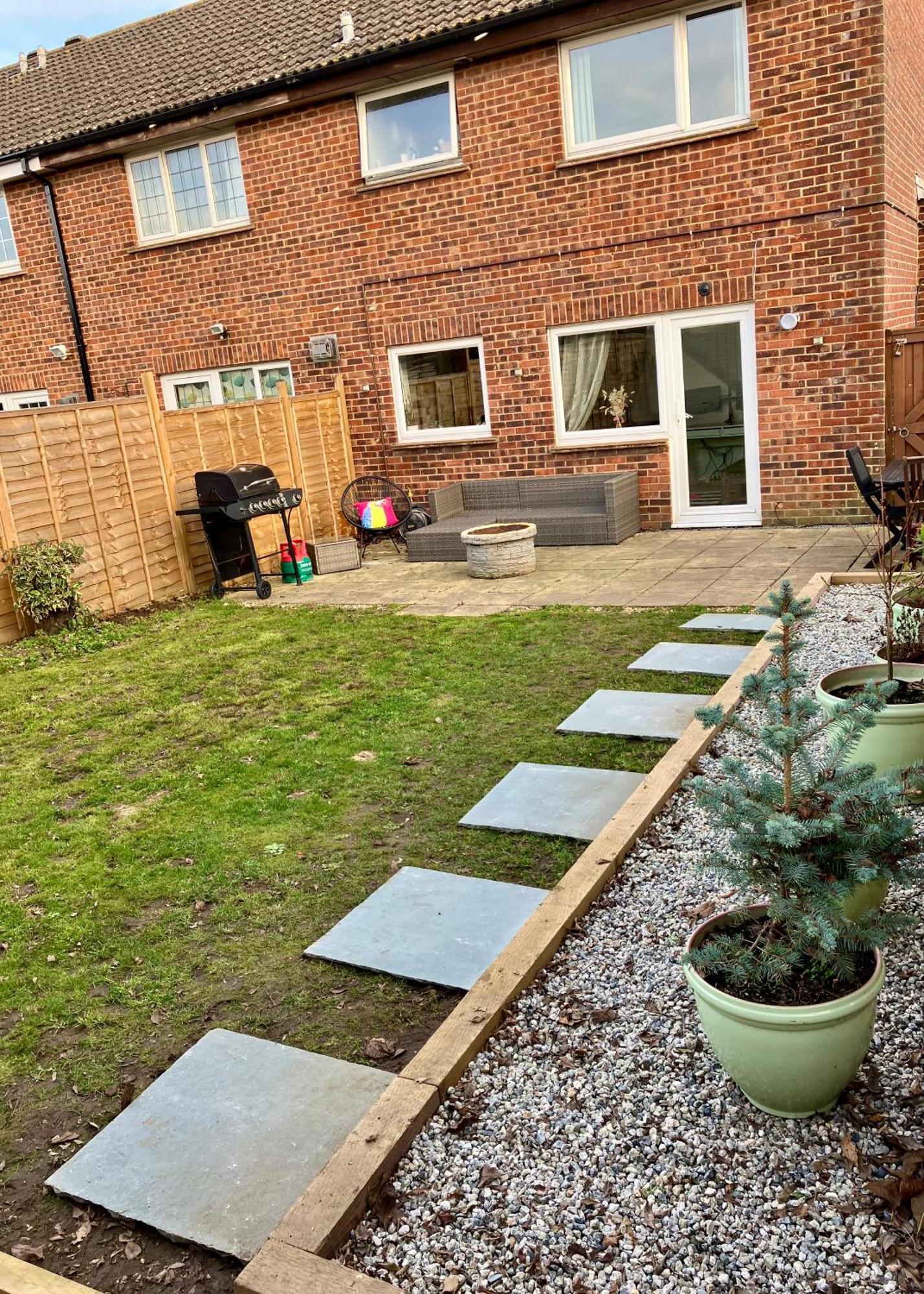 Holiday home Central, Stylish & Cosy With Large Garden & Parking, *