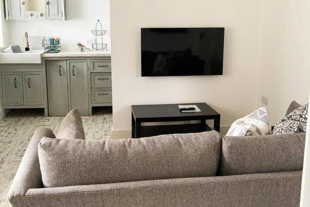 Apartment Beautiful 1 Bed Annex, Near And Shops *