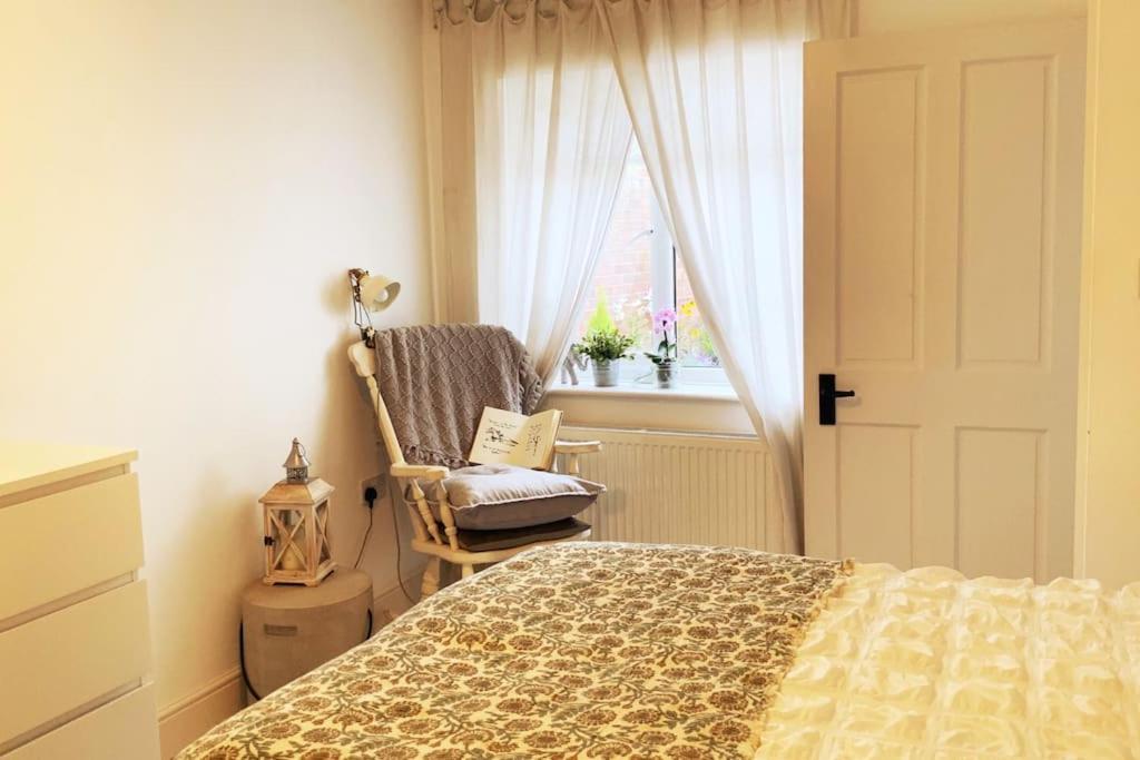 Beautiful 1 Bed Annex, Near And Shops * Bournemouth