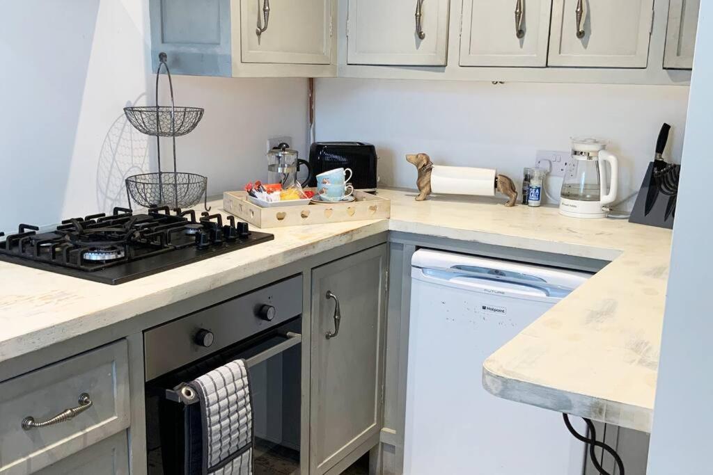 Beautiful 1 Bed Annex, Near And Shops *