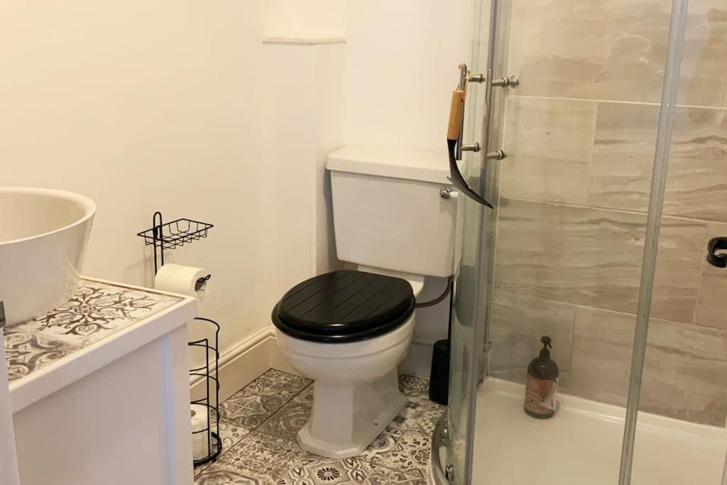 Beautiful 1 Bed Annex, Near And Shops