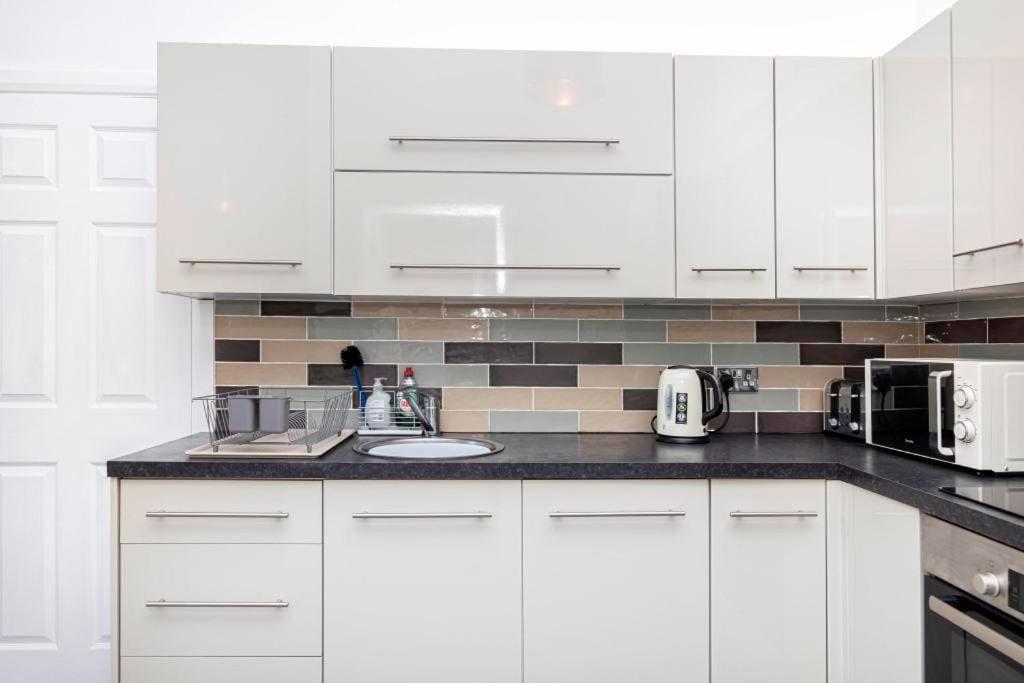 Apartment Bournecoast: Patio Garden - Parking - Wifi -fm8455 Bournemouth