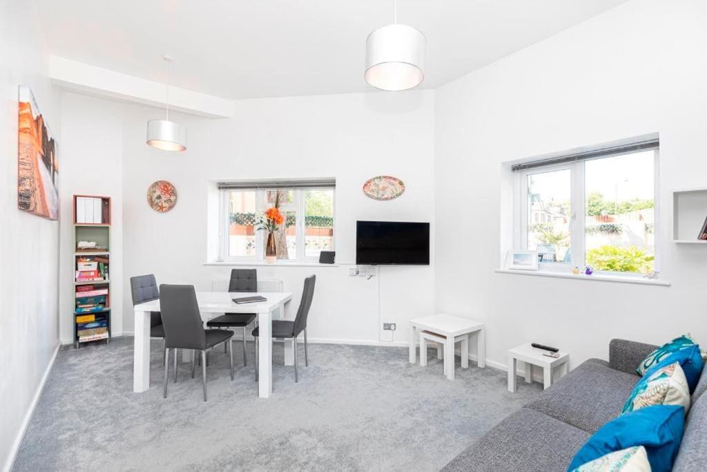 Bournecoast: Patio Garden - Parking - Wifi -fm8455 Apartment Bournemouth