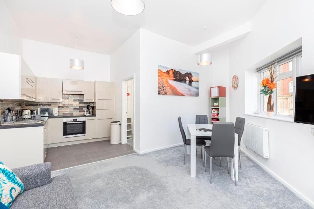 Bournecoast: Patio Garden - Parking - Wifi -fm8455 Apartment