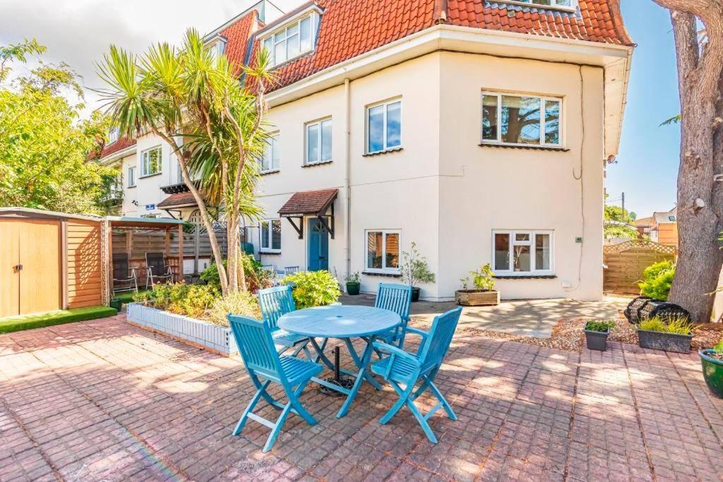 Bournecoast: Patio Garden - Parking - Wifi -fm8455 Bournemouth