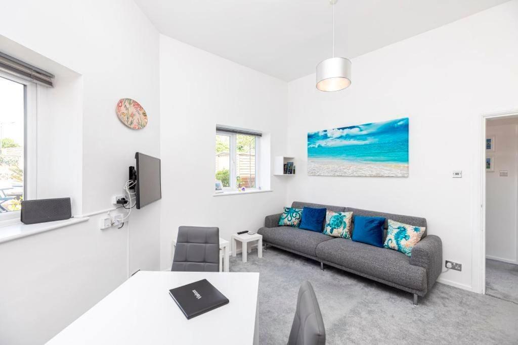 Bournecoast: Patio Garden - Parking - Wifi -fm8455 * Bournemouth