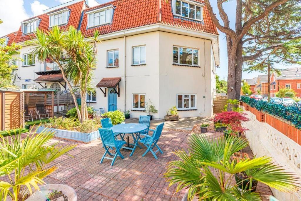 Bournecoast: Patio Garden - Parking - Wifi -fm8455