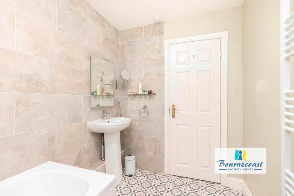 Bournecoast: Lovely Countryside Family Home-hb1522
