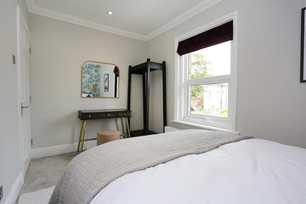 Bournecoast: Near Beach-garden- 2192