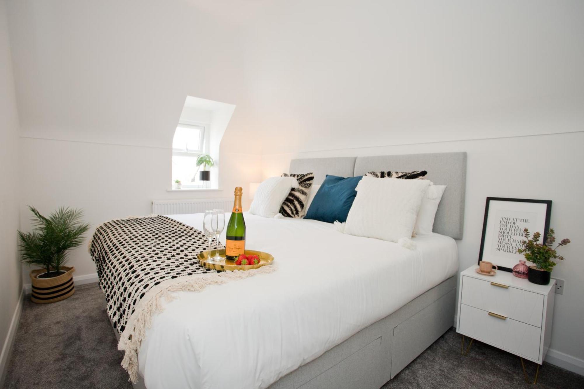 Stylish 2 Bedroom - Parking - 5 Mins Walk To Apartment Bournemouth