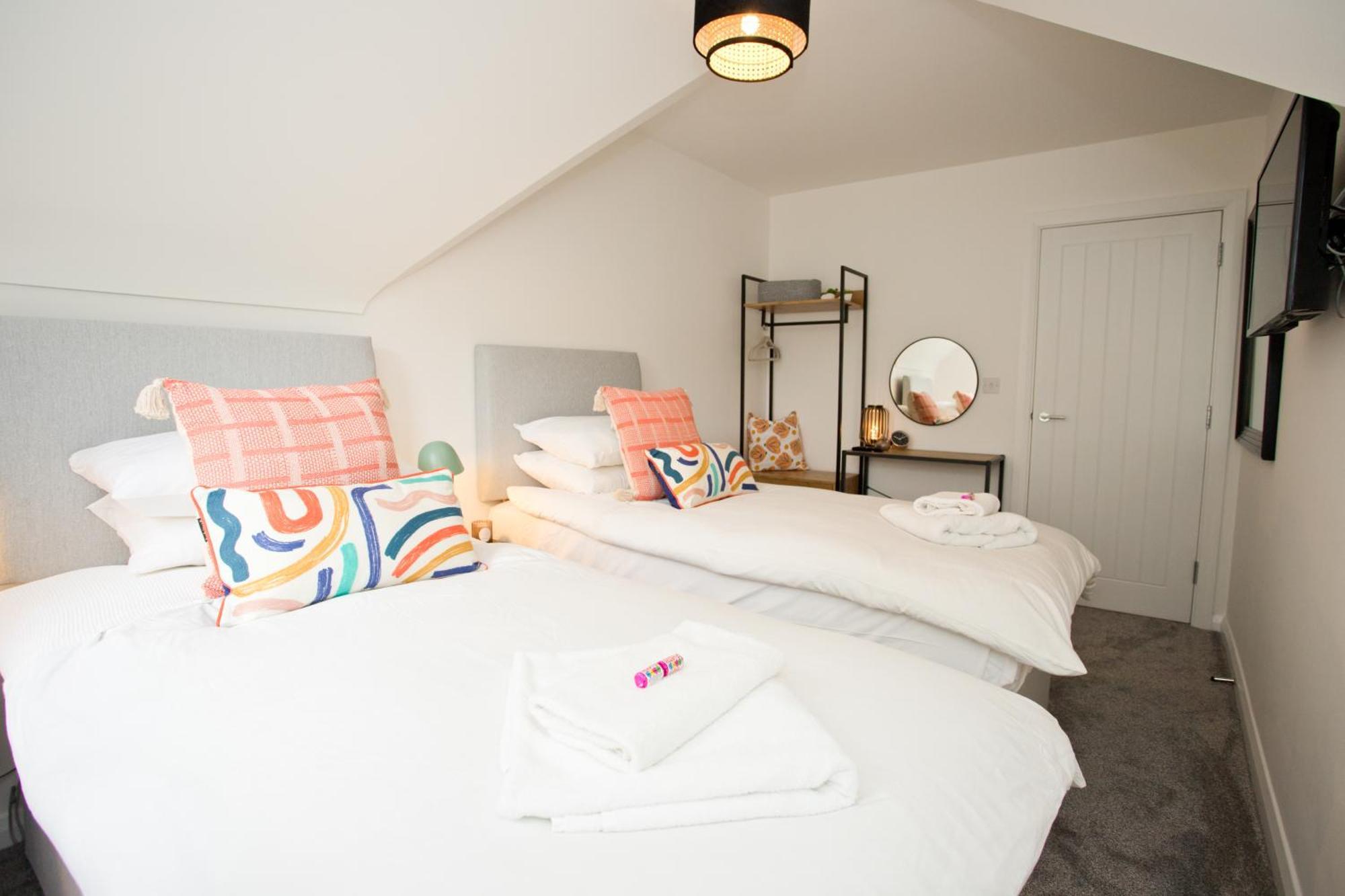 Stylish 2 Bedroom - Parking - 5 Mins Walk To Apartment Bournemouth