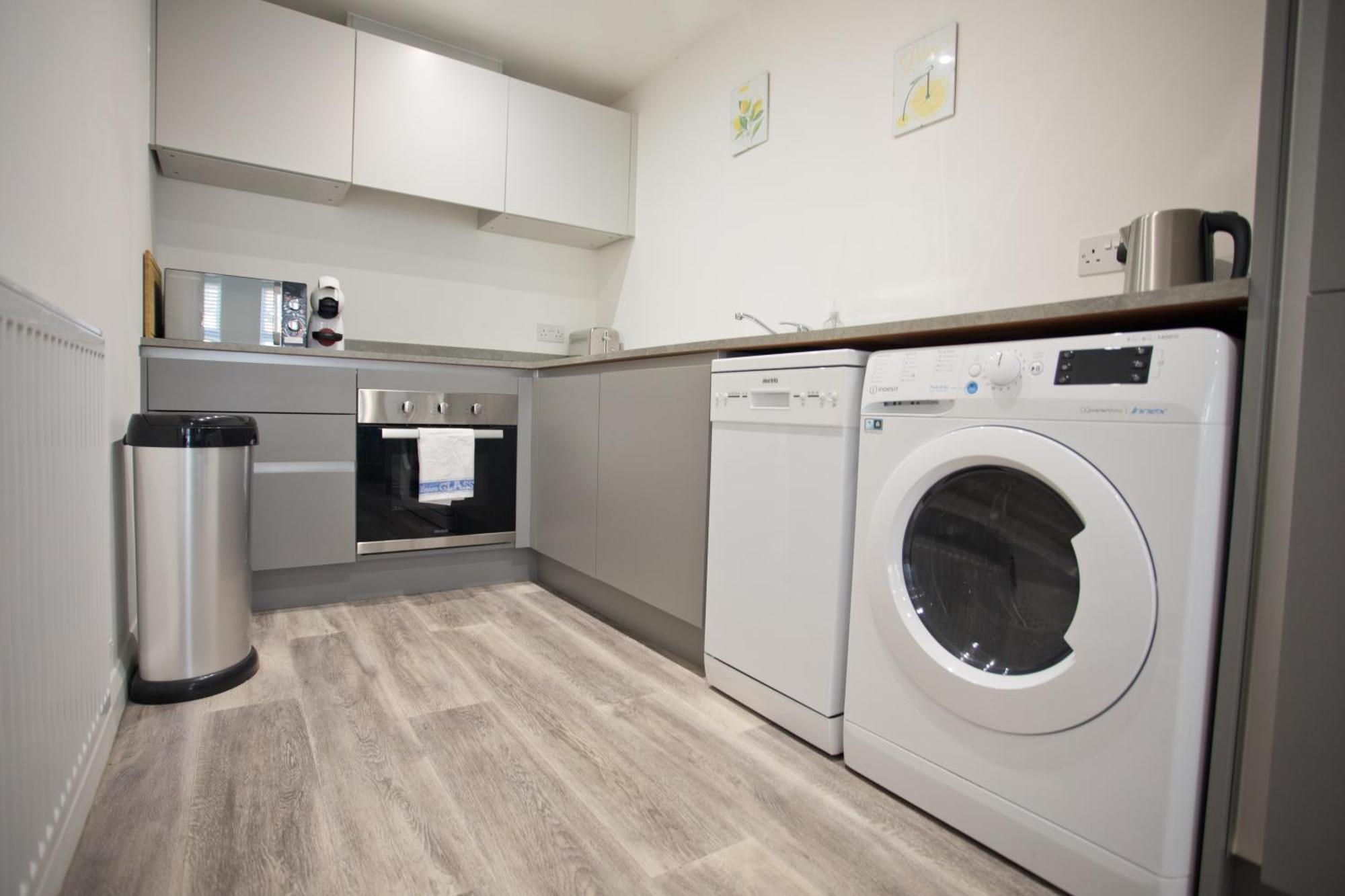Apartment Sea Air - 2 Bedrooms - Parking - Mins To