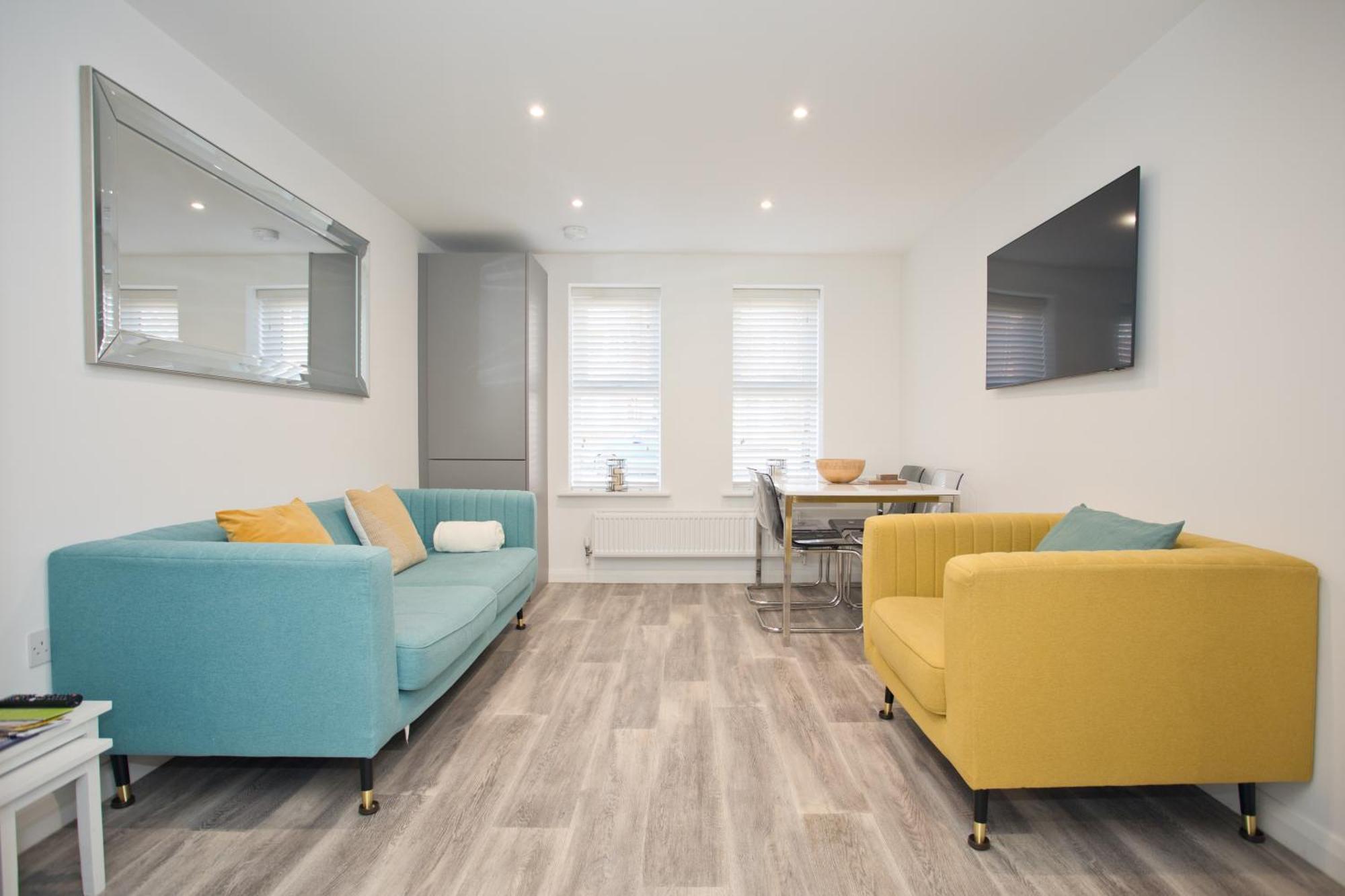 Sea Air - 2 Bedrooms - Parking - Mins To