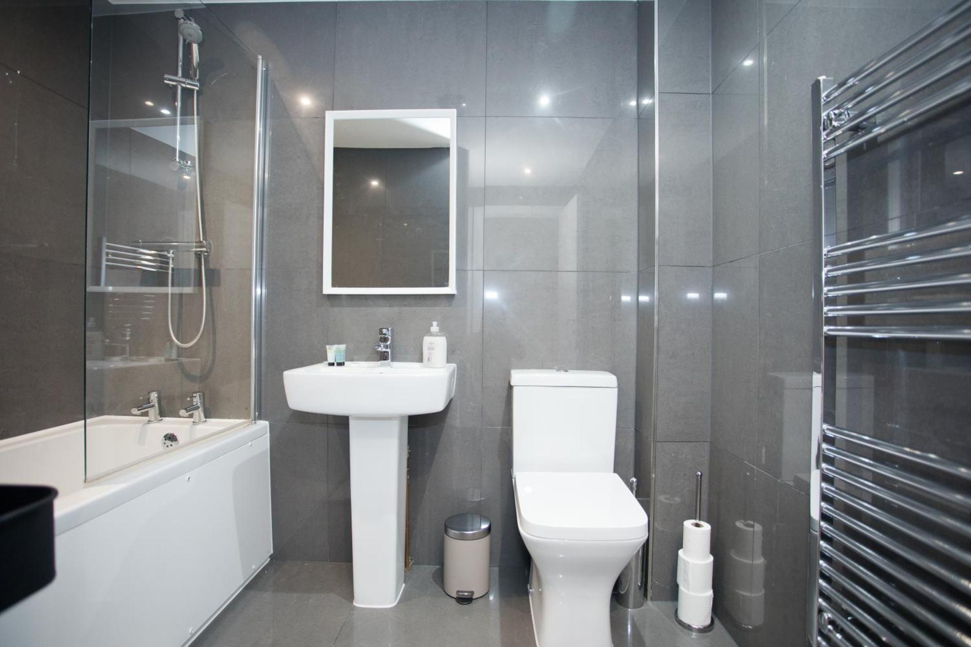 Sea Air - 2 Bedrooms - Parking - Mins To * Bournemouth