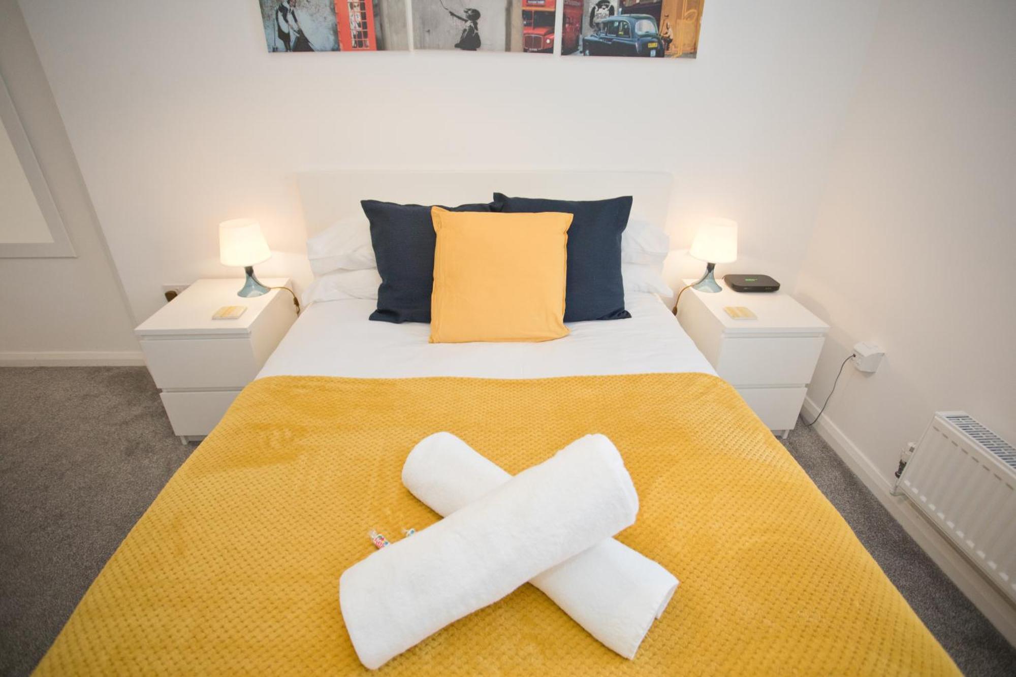 Sea Air - 2 Bedrooms - Parking - Mins To