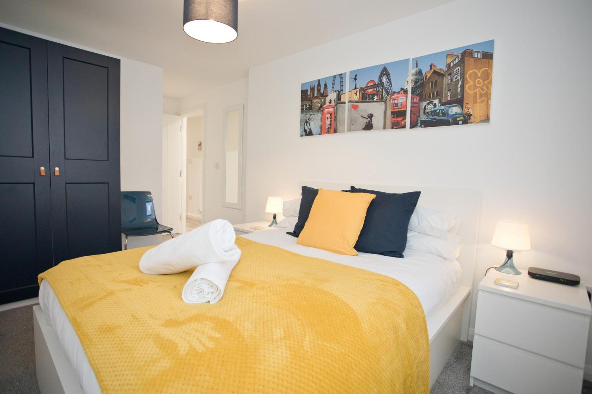 Sea Air - 2 Bedrooms - Parking - Mins To *