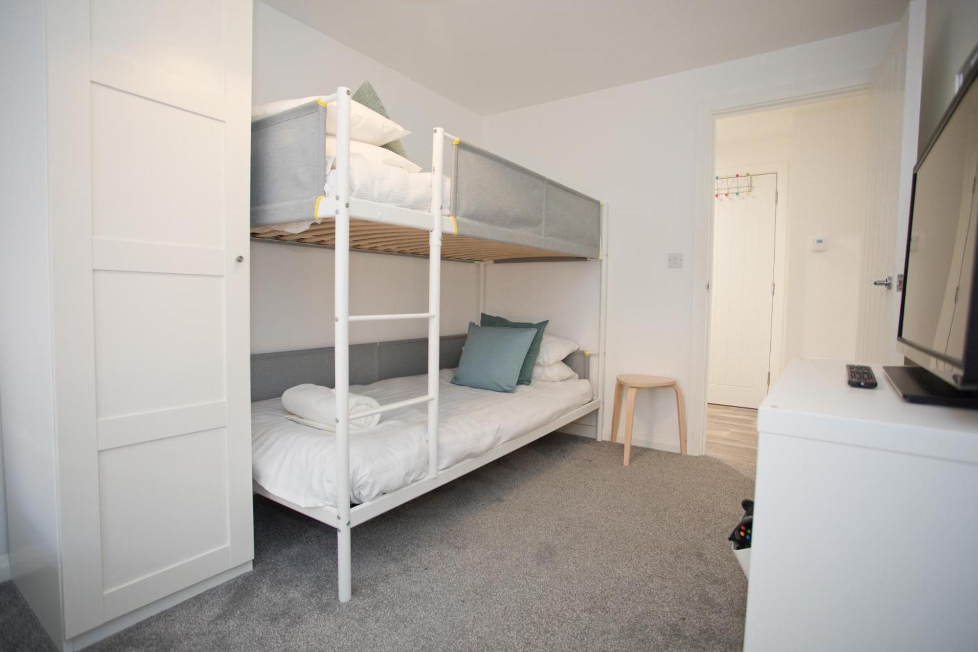 Sea Air - 2 Bedrooms - Parking - Mins To Apartment