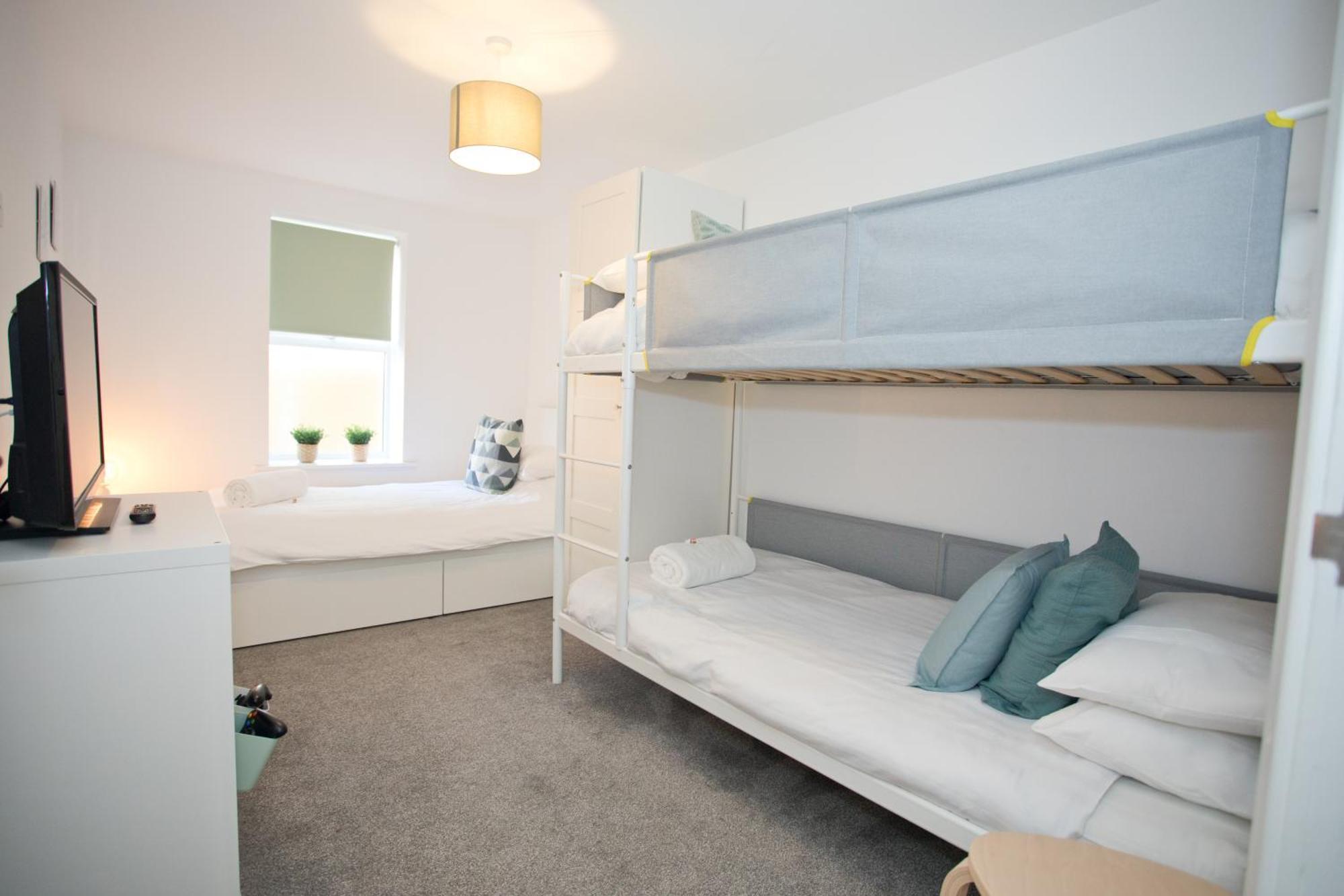 Sea Air - 2 Bedrooms - Parking - Mins To Apartment *