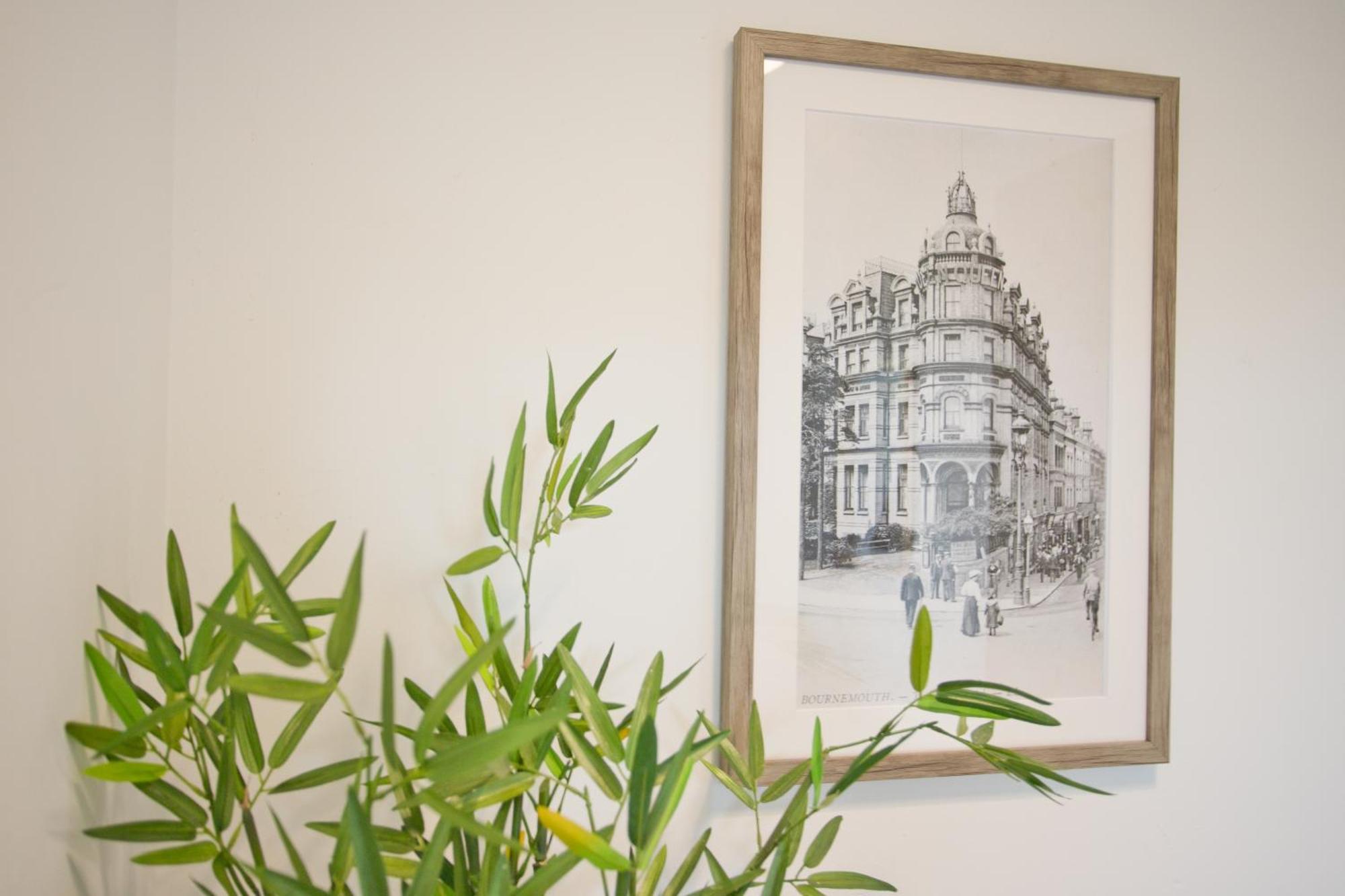 Apartment Town Centre Large 2 Bedroom - - Parking