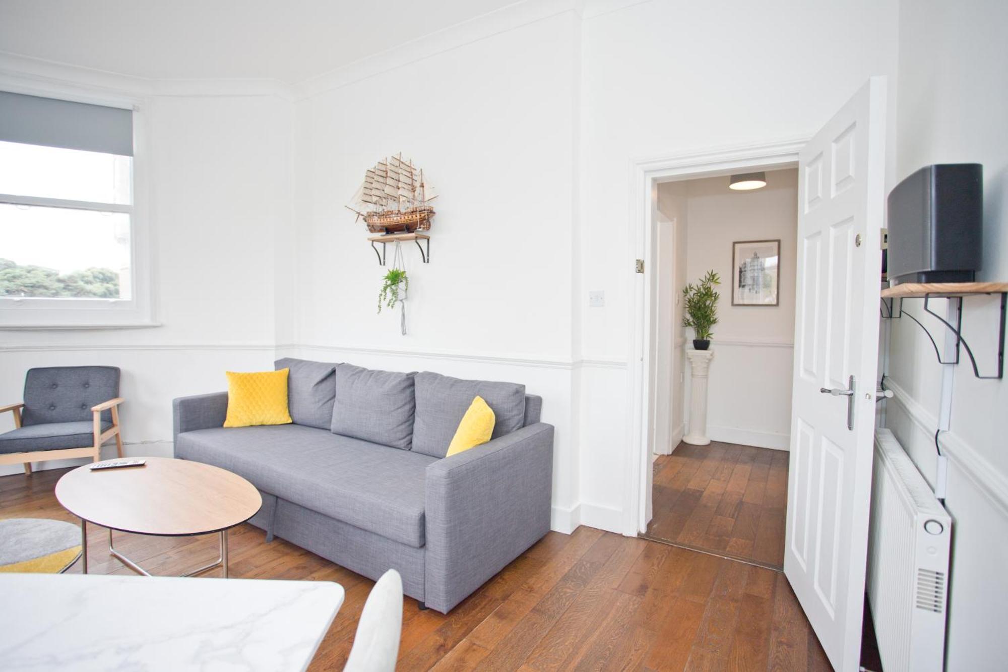 Town Centre Large 2 Bedroom - - Parking * Bournemouth
