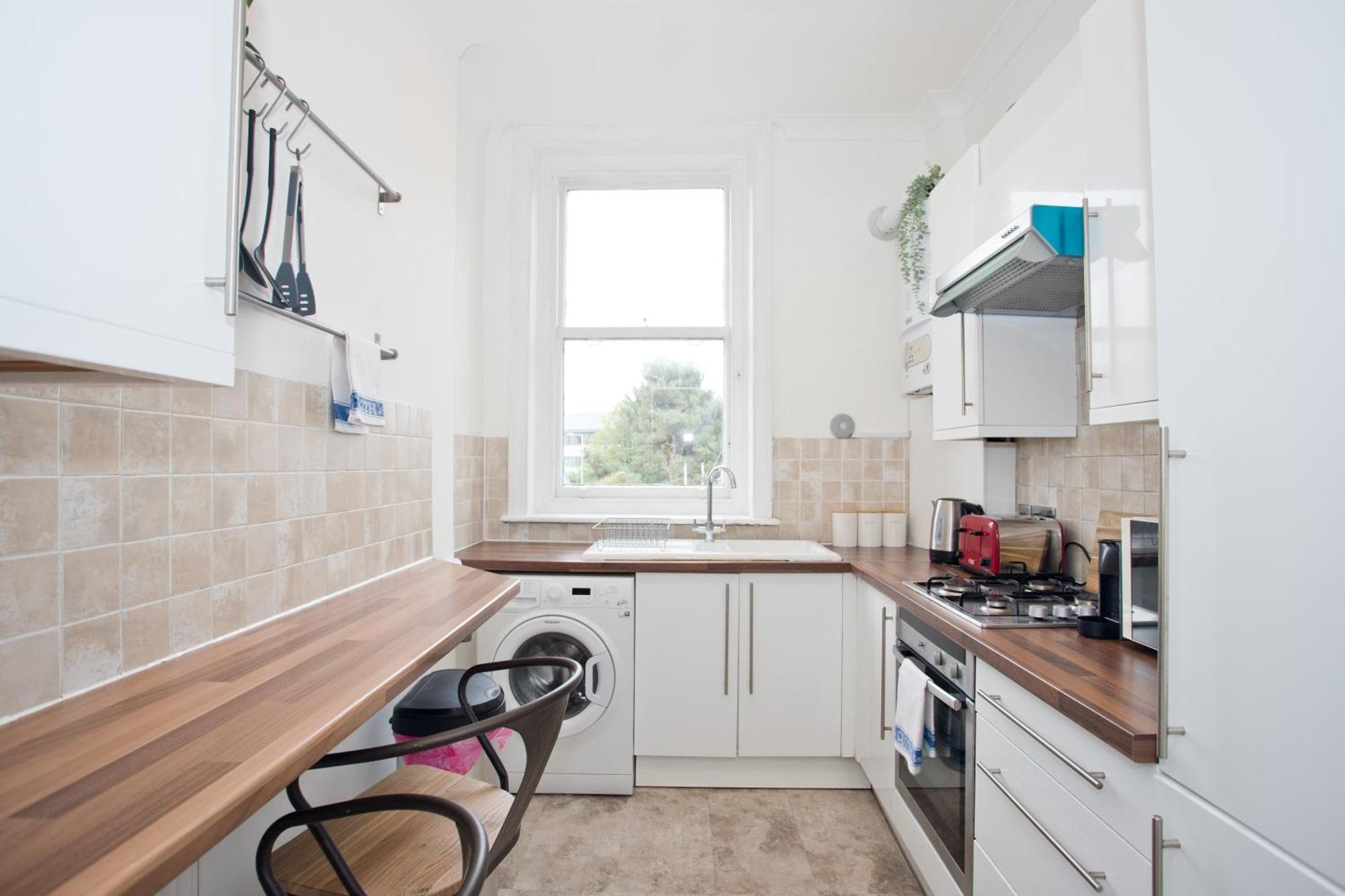 Apartment Town Centre Large 2 Bedroom - - Parking Bournemouth
