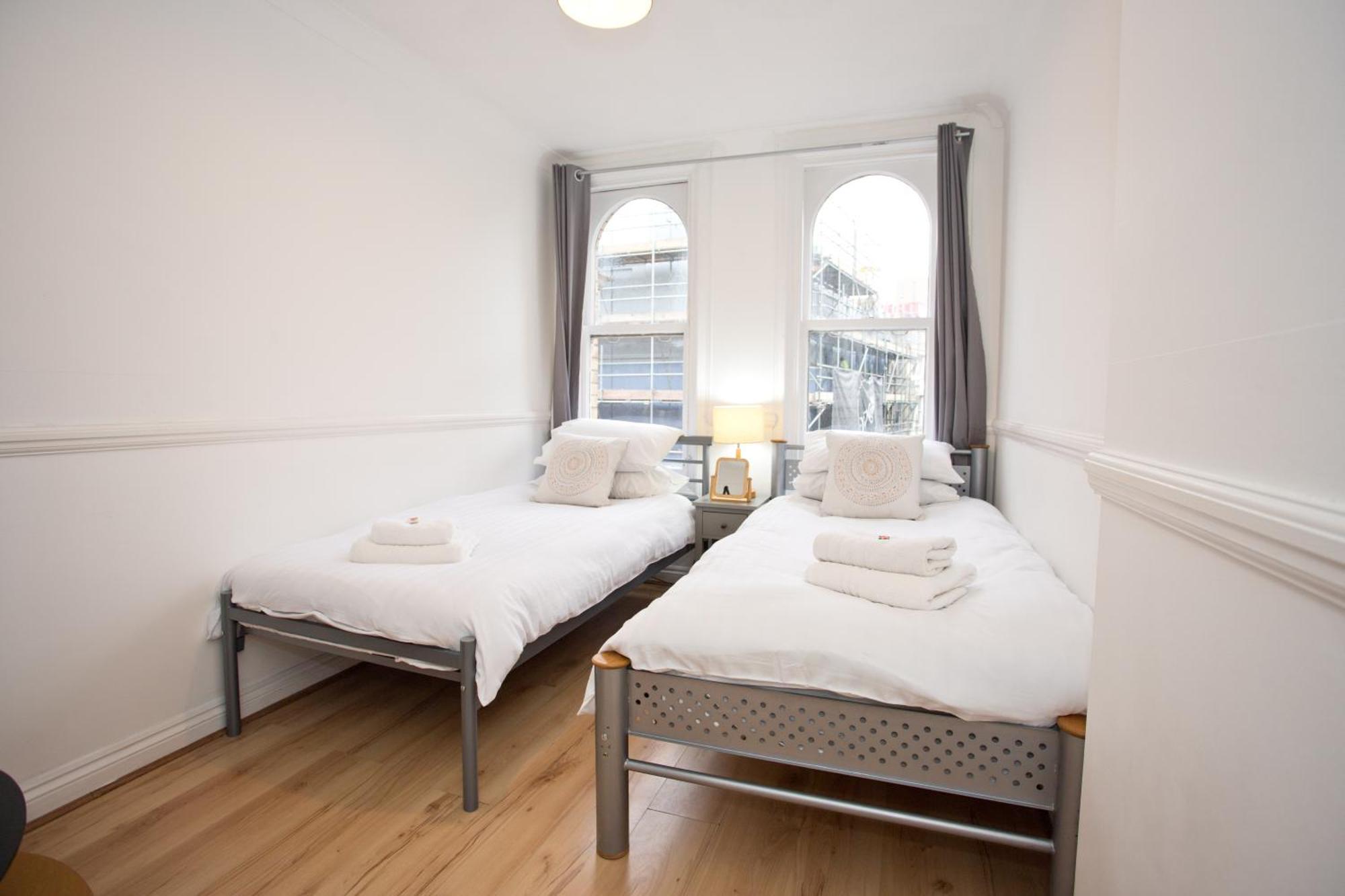 Town Centre Large 2 Bedroom - - Parking Bournemouth