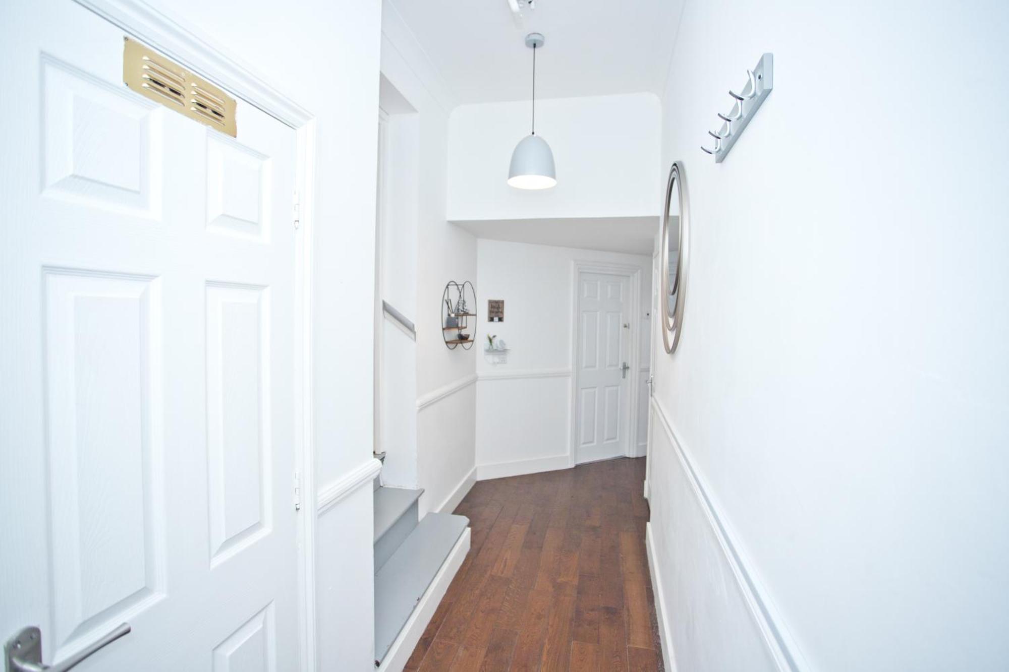 Apartment Town Centre Large 2 Bedroom - - Parking Bournemouth