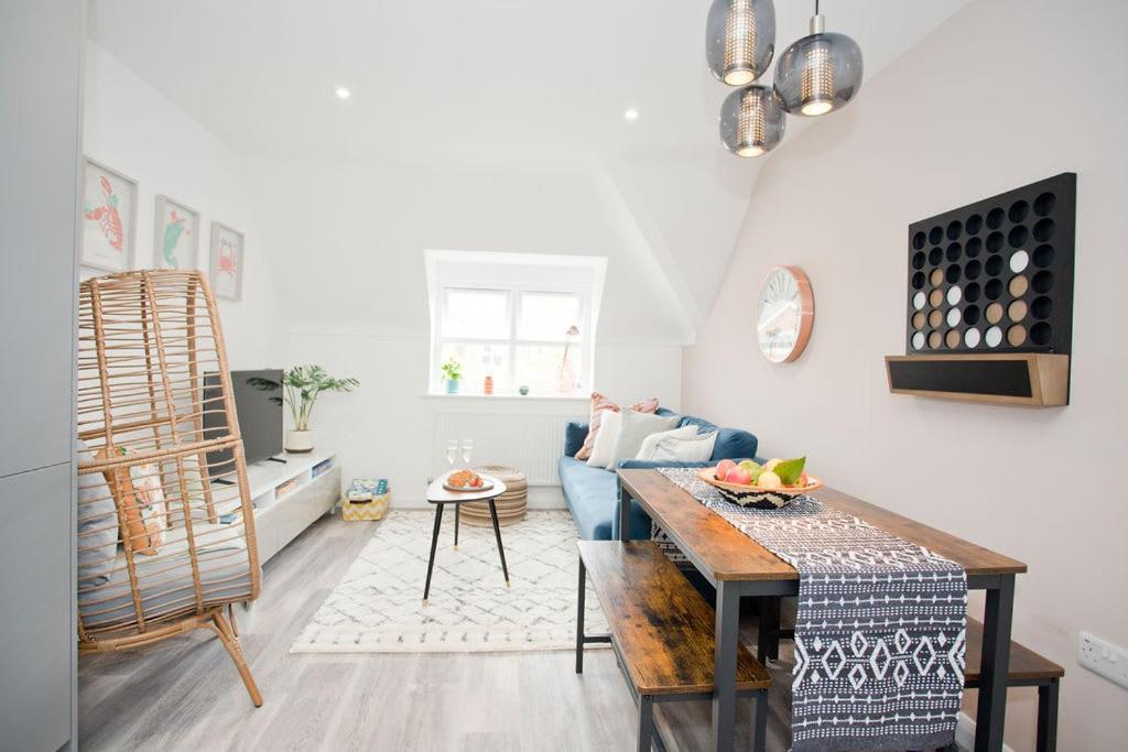 Apartment Stylish 2 Bedroom - Parking - 5 Mins Walk To Bournemouth