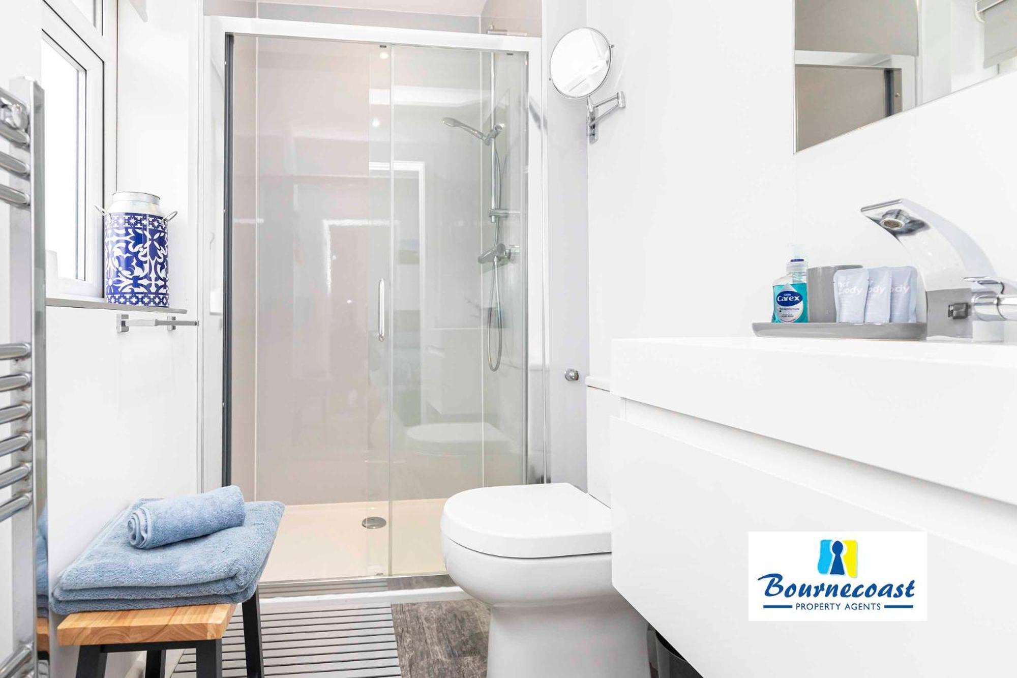 Bournecoast: Modern Flat- Sea Views-fm8497 *