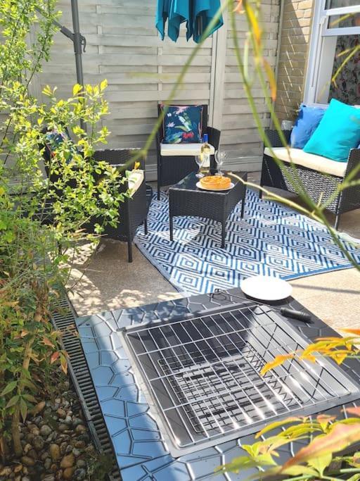3 Mins Walk, 2pm Check-in, Private Garden. * Bournemouth