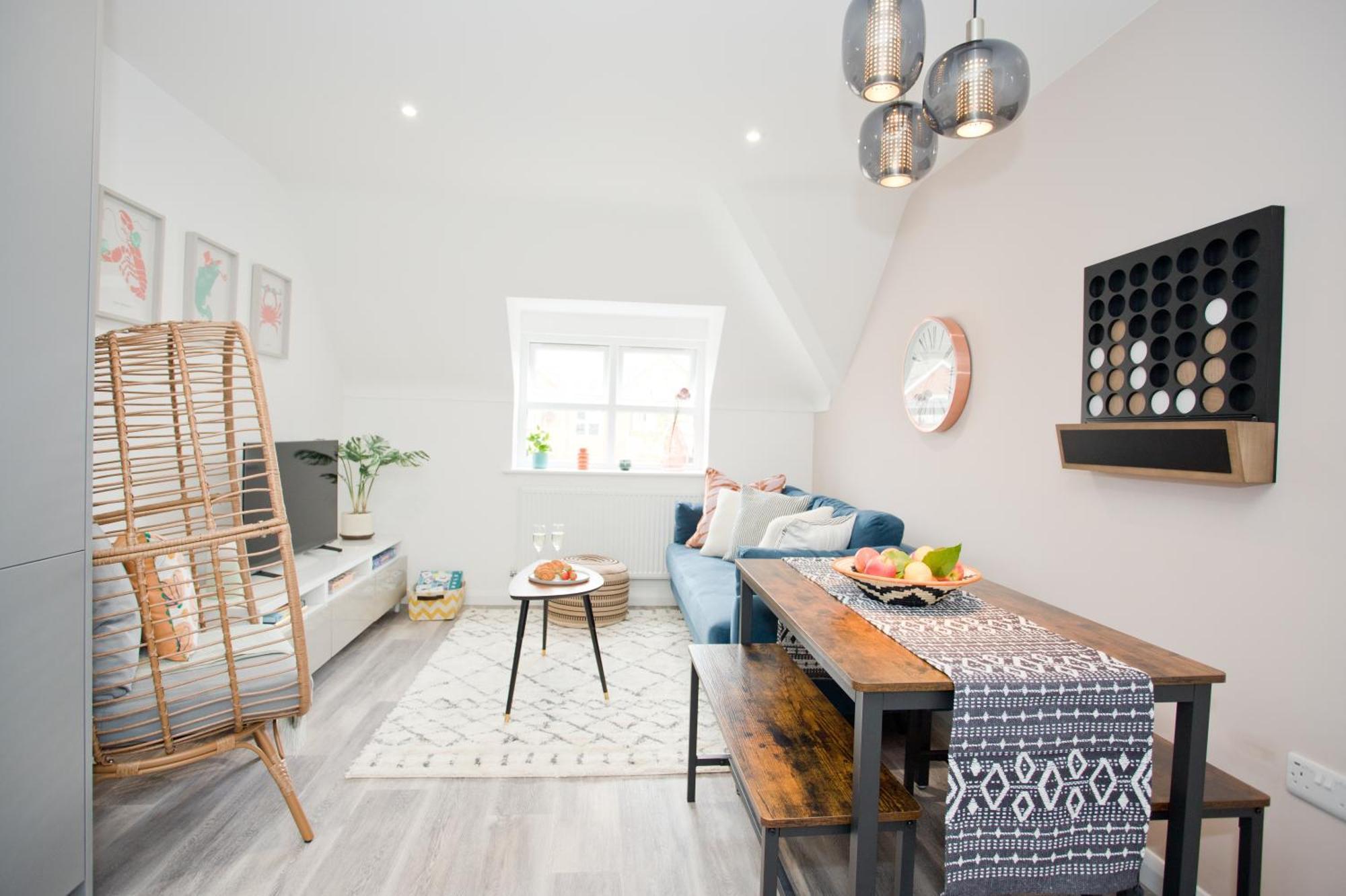 Stylish 2 Bedroom - Parking - 5 Mins Walk To * Bournemouth