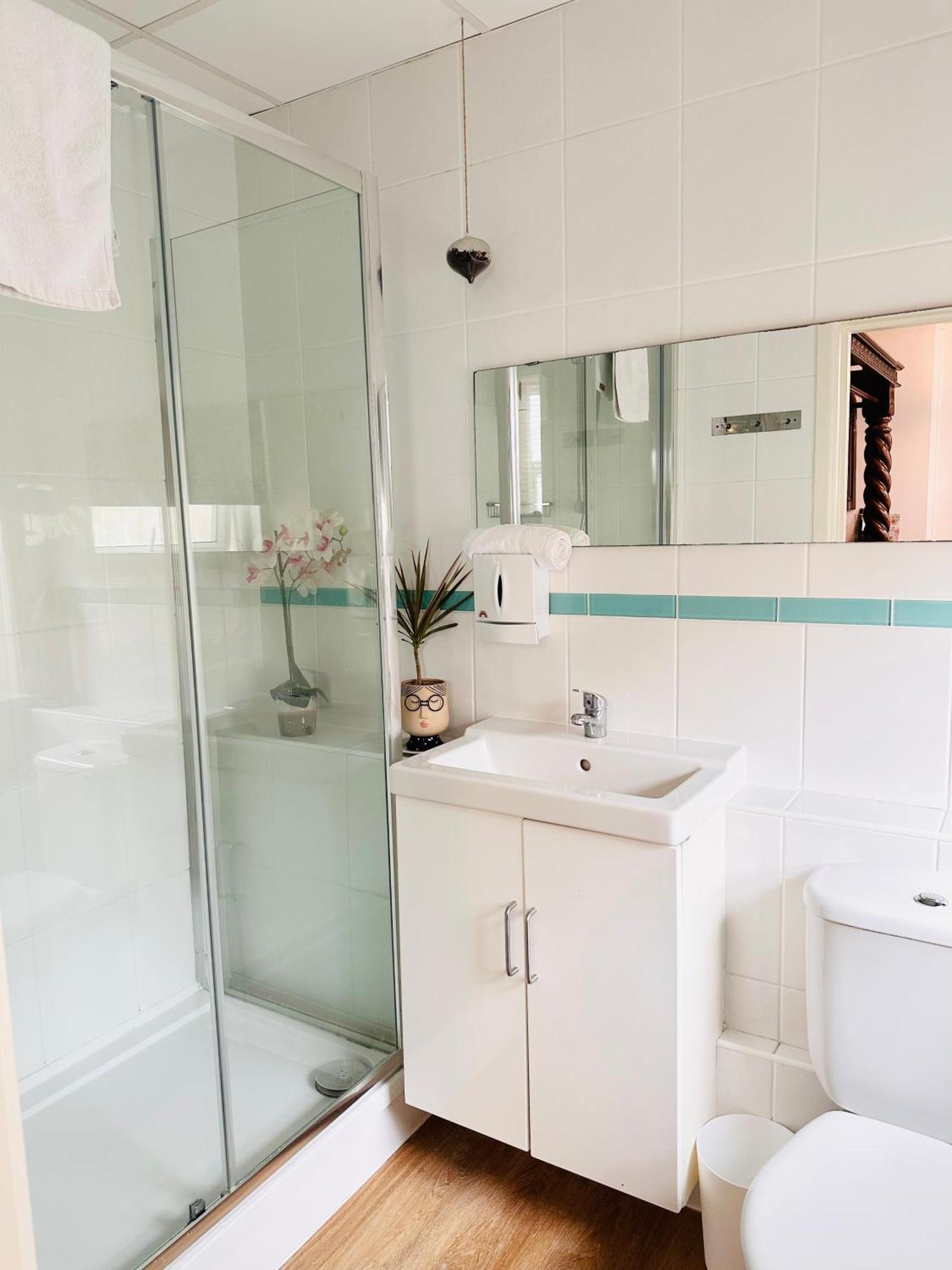 The Boho - 4 Min Walk To & Town Hotel 3*