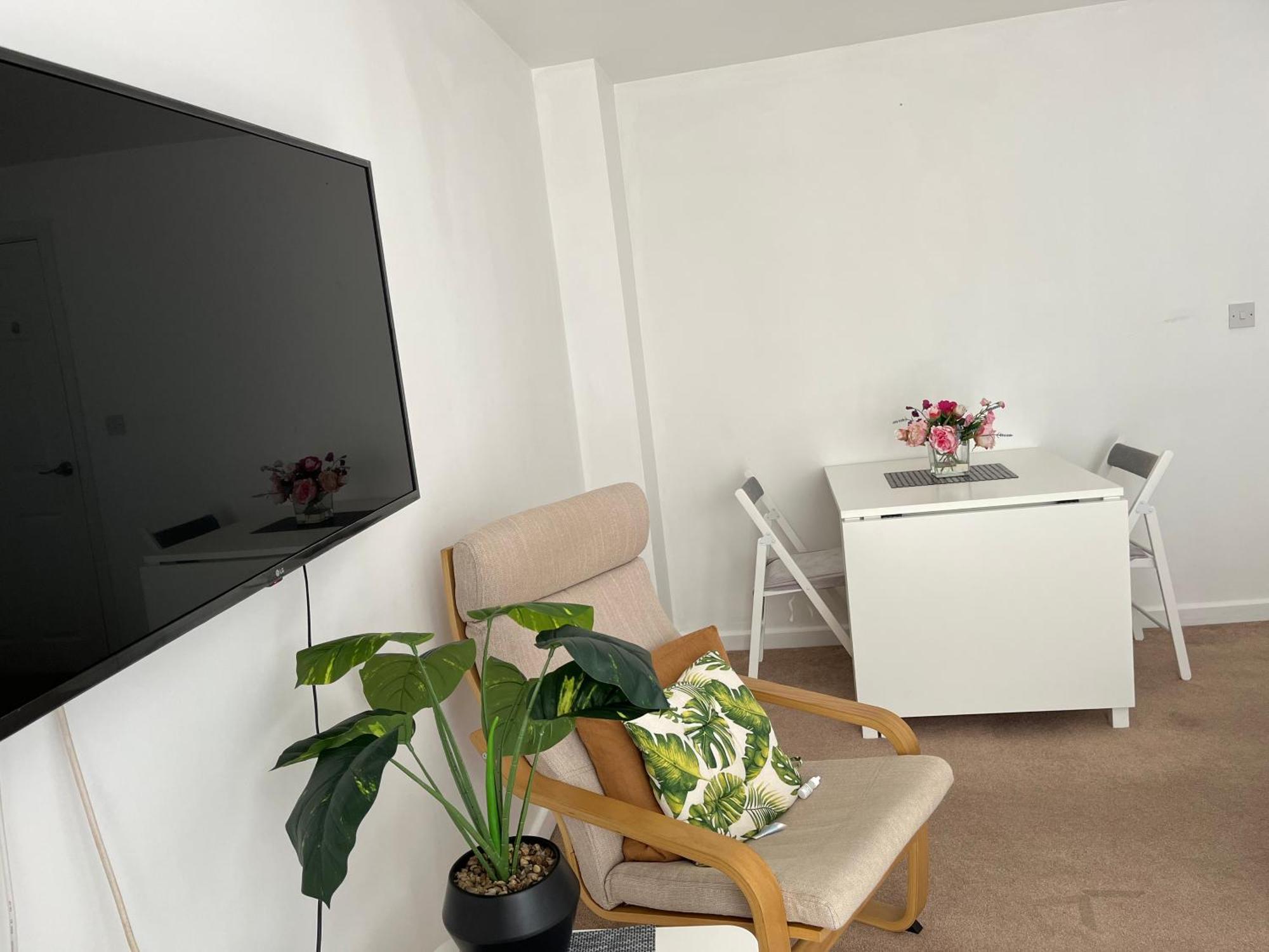 Town Centre White House Homestay *