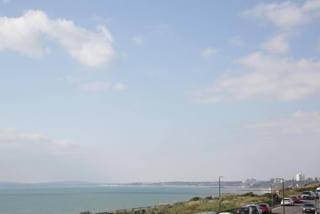 Bournecoast: 3 Bed-sea Views/balcony/garden-hb6314 Holiday home