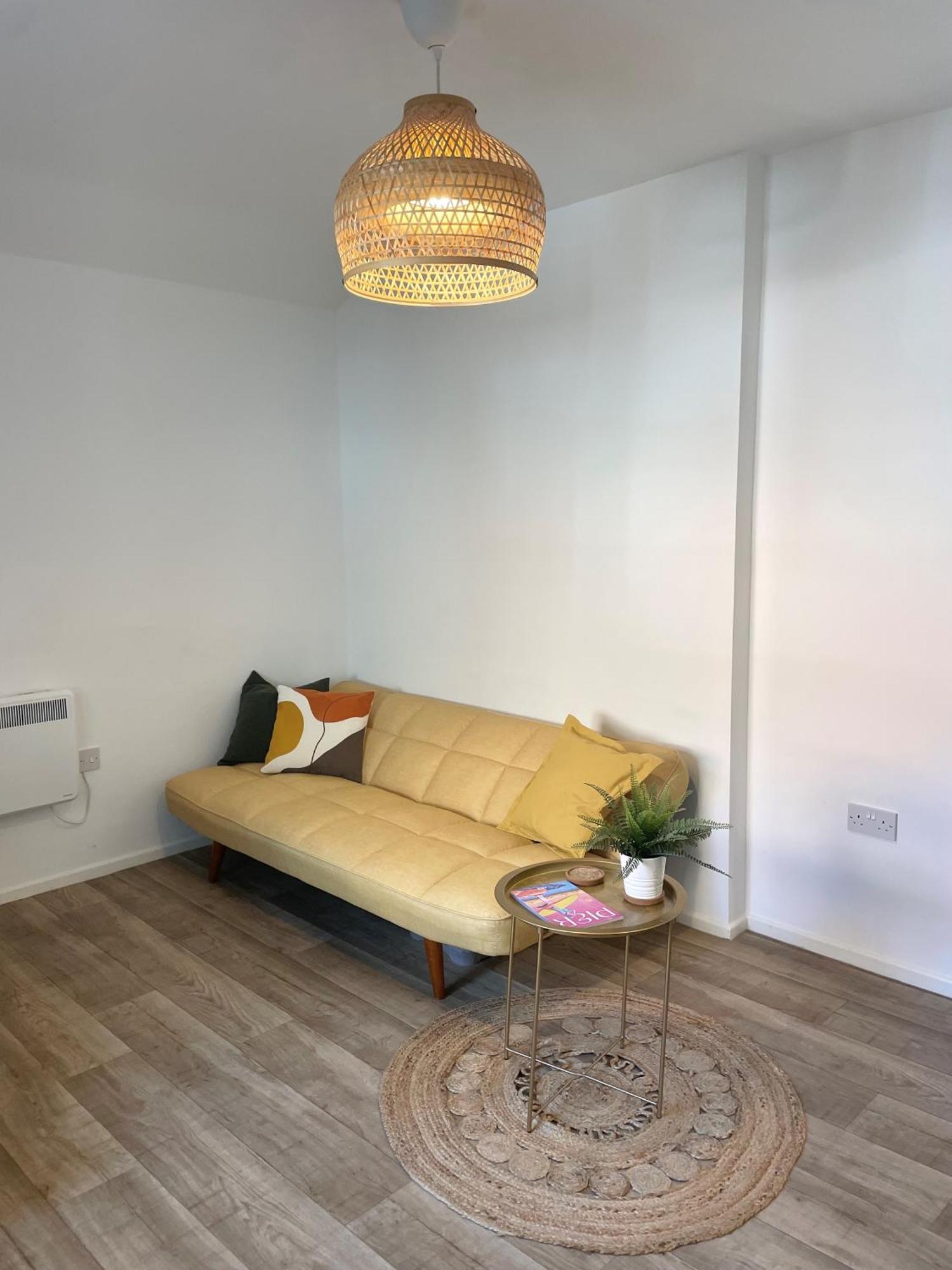 Central, Modern Apartment